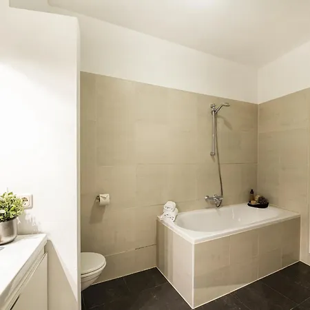 Modern With Winter Activities Apartment *